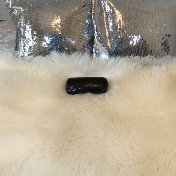 CHANEL Black Quilted 100% Leather Sunglass Case With Silver Logo - Picture 2 of 16